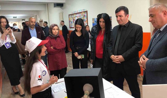 Hakkari SPK Ortaokulunda TÜBİTAK 4006 Fuarı’na büyük ilgi
