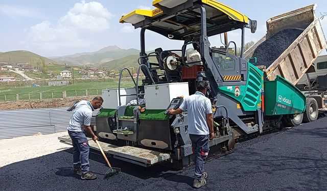 Yüksekova Devlet Hastanesi Bahçesi Asfaltlanıyor