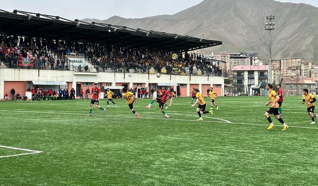 Yüksekova Belediyespor, Üzümkıranspor’u Penaltılarla Geçerek Play-Off’ta Turladı