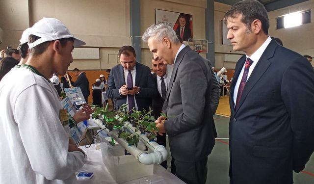 Yüksekova Fen Lisesi’nden Bilim Şöleni: TÜBİTAK 4006 Bilim Fuarı Büyük İlgi Gördü
