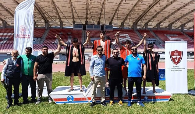 Yüksekovalı Öğrenciler Güreş Şampiyonalarında 7 Dereceyle Döndü