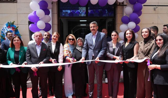Hakkari’de Anneler Günü’nde Anlamlı Açılış