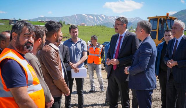 Vali Ali Çelik, Yüksekova Organize Sanayi Bölgesi'nde İncelemelerde Bulundu