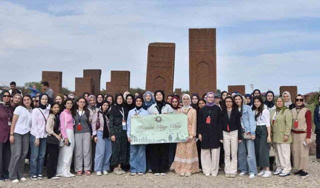 65 ilden bin 600 öğrenci Cumhurbaşkanlığı Külliyesi’nde ağırlandı