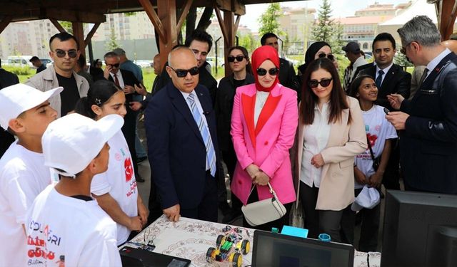 Ağrı’da "Geleneksel Bilim Dolu Günler" bilim şenliği büyük bir coşkuyla başladı