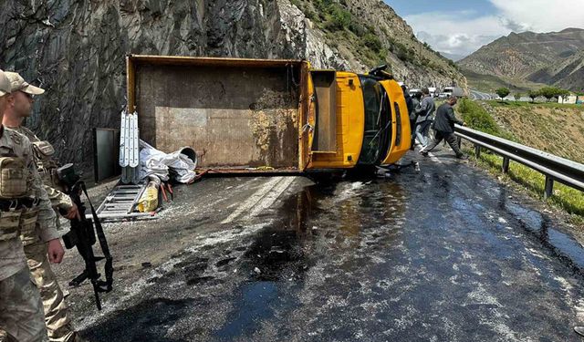 Hakkari-Van yolunda yine kaza: 2 yaralı