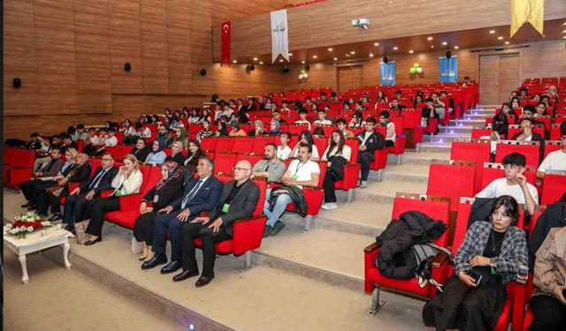 Öğrenciler ‘Liseler Arası İklim Münazarası’nda fikirlerini savundu