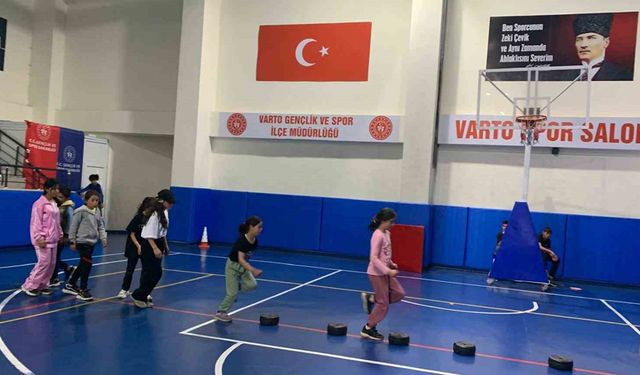 Varto’da açılan atletizm kursunda geleceğin sporcuları yetişiyor