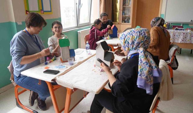 MEB’in ’Ailemle Eğitim Yolculuğum’ projesiyle veliler ve öğrenciler atölyede buluştu
