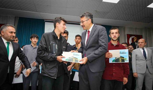 Hakkari’de umre ödüllü bilgi yarışması düzenlendi