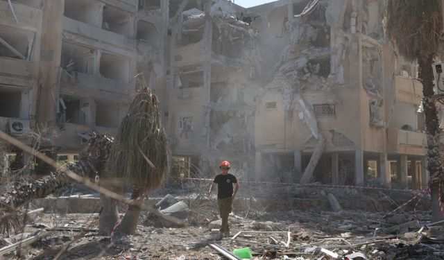 İran'dan İsrail'in 3 noktasına balistik füze saldırısı: 65 yaralı