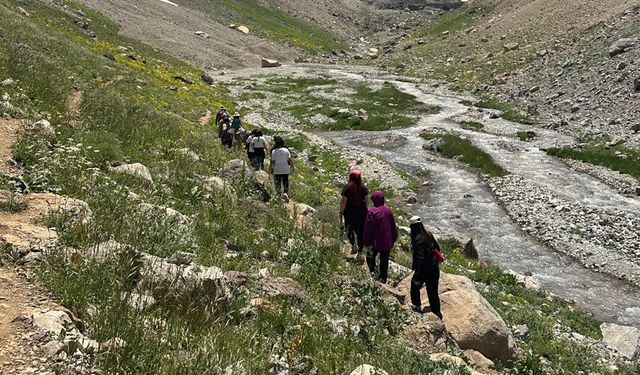 40 kişilik grup Cennet-Cehennem Vadisi’nde doğa yürüyüşü gerçekleştirdi