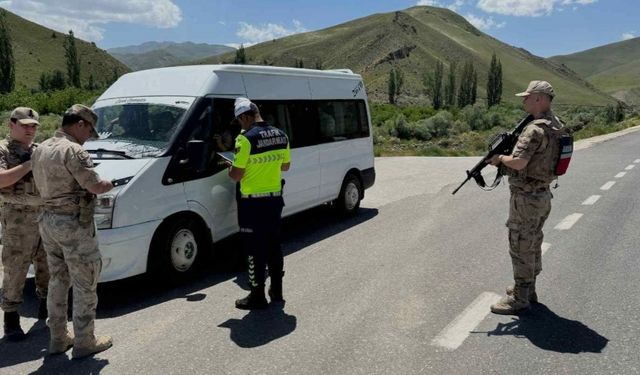 Hakkâri’de yol uygulaması, 5 sürücüye ceza