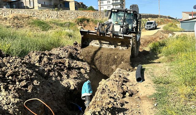 Yüksekova’da Yağmur Suyu Hattı Çalışmaları Devam Ediyor