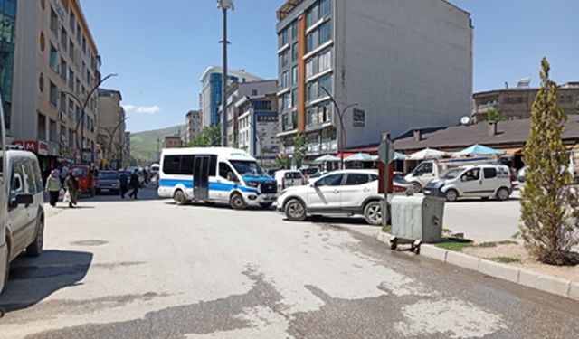 Yüksekova’da Trafik Alarmı: Dört Yol Tehlike Saçıyor!
