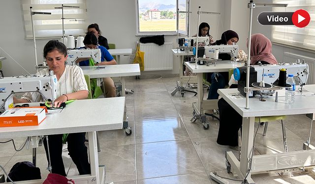 Yüksekova'da Kadınlar Meslek Öğrenip  Aile Bütçelerine Katkı Sağlıyor