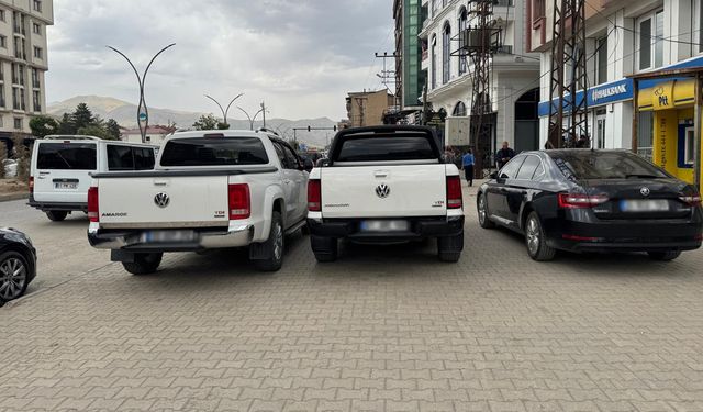 Yüksekova’da Kaldırım İşgali Sorunu Büyüyor: Vatandaşlar Çözüm Bekliyor
