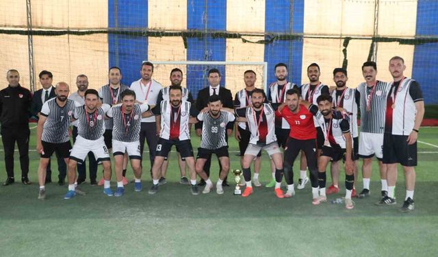 Hakkari’de öğretmenler arası futbol turnuvası sona erdi