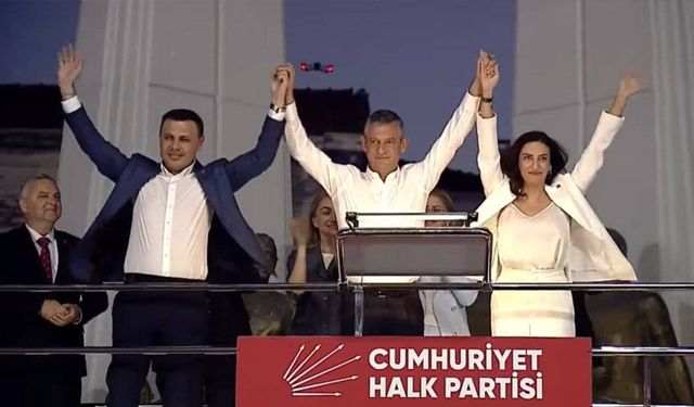DEVA'dan istifa eden Evrim Rızvanoğlu ve Cem Avşar, CHP'ye katıldı