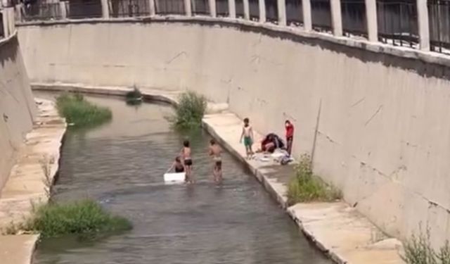 Yüksekova’da Çocuklar Kirli Derede Serinliyor