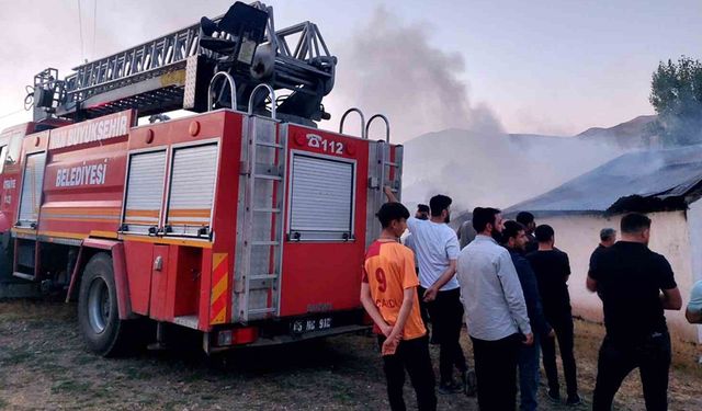 Özalp’te yangın maddi hasara yol açtı
