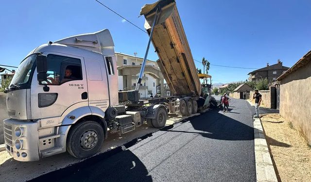 Yüksekova’nın 10 Mahallesinde 100 Bin Metrekare Yol Yapılacak