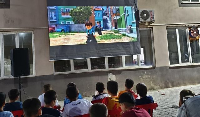 Şırnak’ta "Seyyar Sinema" projesi kırsal çocukların yüzünü güldürdü