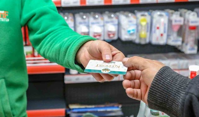 Van Büyükşehir Belediyesi bin 812 aileye sosyal kart dağıttı