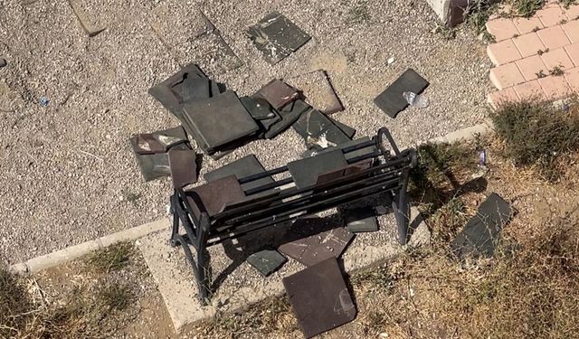 Yüksekova Pizok TOKİ Evleri’ndeki Çocuk Parkına Zarar Verildi