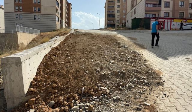10 Bin Nüfuslu Mahalle Moloz Yığınına Döndü: “TOKİ Sakinleri Çözüm Bekliyor”
