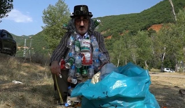 Çevre temizliğine dikkat çekmek için tiyatro performansı sergiledi