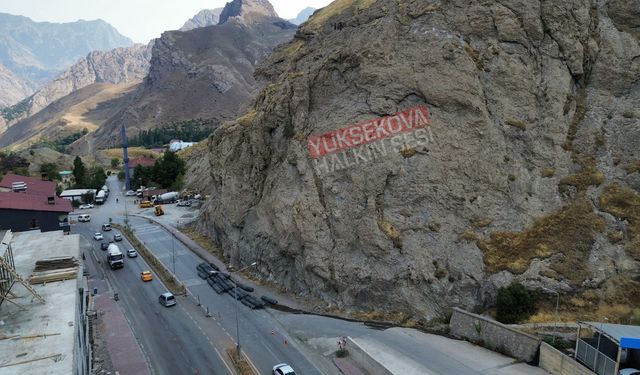 Hakkari'de Tarihi Kale Can Almadan Önlem alınıyor!