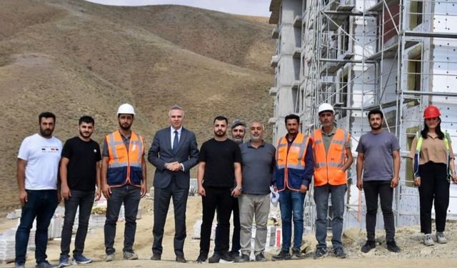 Yüksekova'da TOKİ projeleri hız kesmeden devam ediyor
