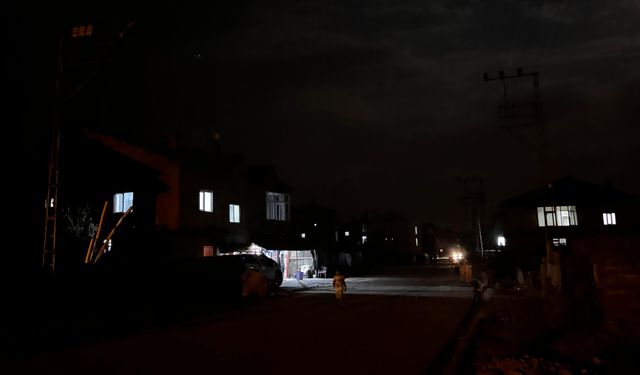 Yüksekova’nın göbeğinde karanlık sokak