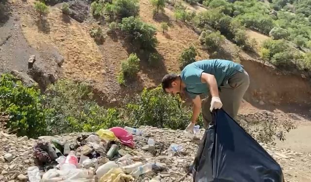 Doğaseverlerden piknikçilere tepki: Kaval Şelalesi’nde 13 torba çöp toplandı