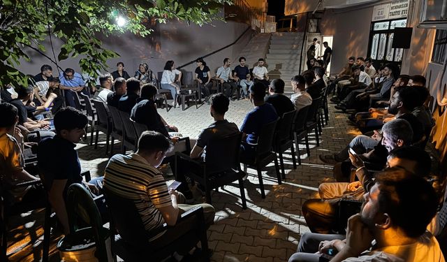 DEM Parti Hakkari’de Gençlerle "Yeni Süreci" Konuştu