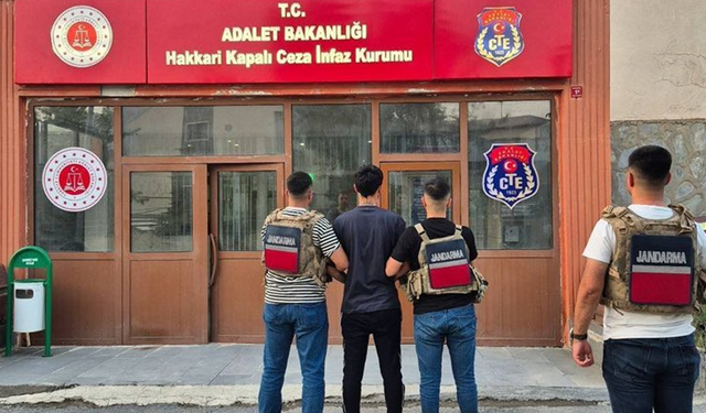 Hakkari'de araması bulunan 2 kişi yakalandı