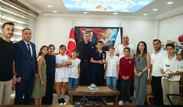 Hakkarili sporcular Triatlon 3. Etap Bölge Finaline katıldı