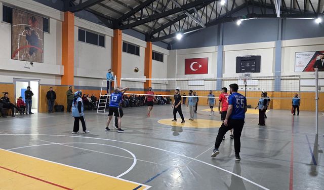 Yüksekova’da öğretmenler günü turnuvasına rekor katılım