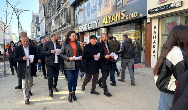 DEM Parti Yüksekova İlçe Örgütü, 2. Olağan Kongre için broşür dağıttı