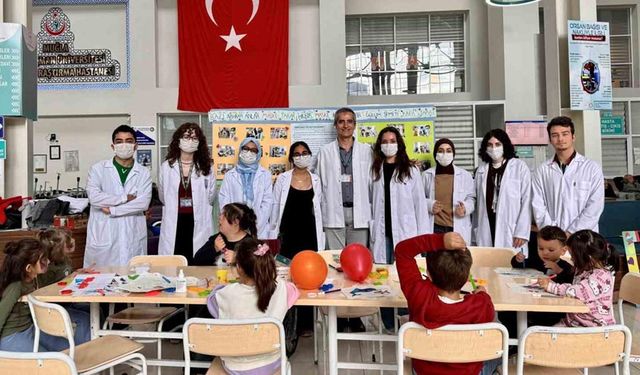 Tıp Fakültesi öğrencileri ’lösemili’ çocuklara dikkat çekti