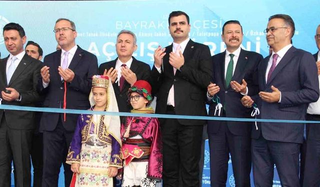 İzmir’de depremde hasar görünce yeniden yapılan 4 okulun açılışı gerçekleştirildi