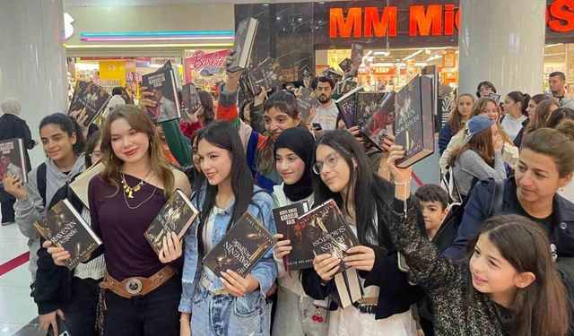 Selin Solaris ve Işıl Lima Mardian Mall’da okurlarıyla buluştu