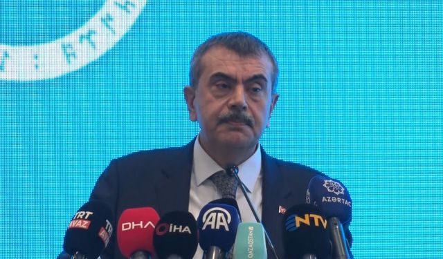 Tekin: "Türk dili ve edebiyatından sosyal bilgilere kadar her alanda müfredatımızı inceleyen komisyon kurduk"