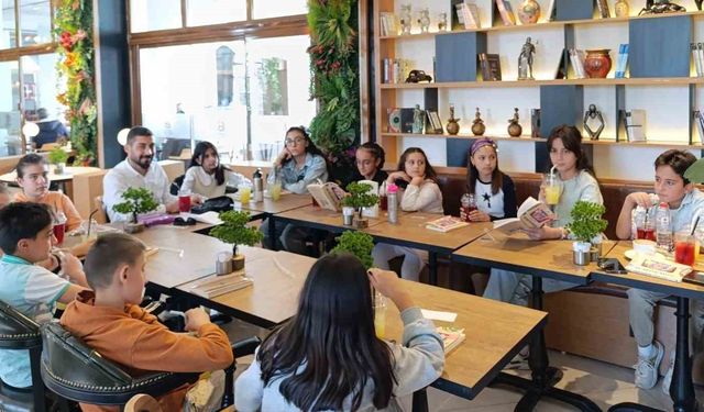 ‘Kitap Kaşifleri Kulübü’ minik öğrencileri kitap okumaya yönlendiriyor
