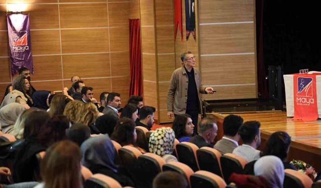 Eski Bakan Selçuk, Diyarbakır’da öğretmen ve velilerle buluştu