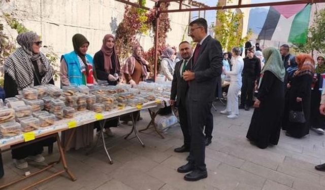 Hakkari’de Gazze yararına hayır çarşısı kuruldu