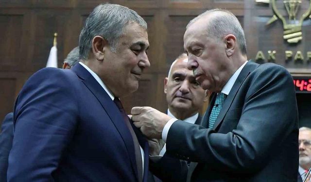 CHP’den istifa eden Belediye Başkanı AK Parti’ye katıldı