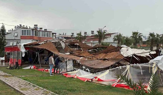 Akdeniz’de hortum kıyı şeridini vurdu: İş yerleri ve evler zarar gördü