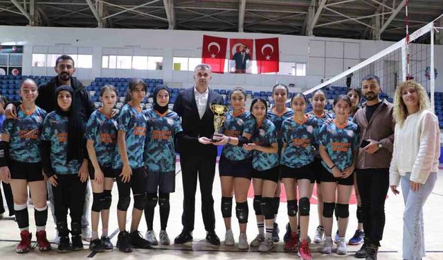 Hakkari’de Yıldız Kızlar Voleybol İl Birinciliği sona erdi